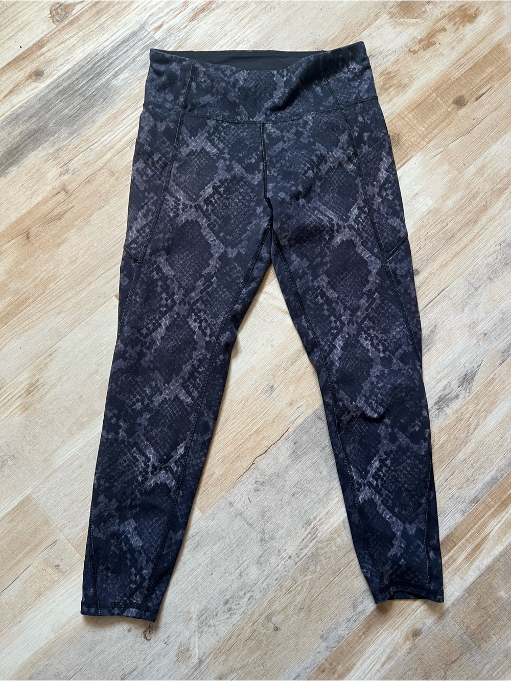 Jessica Simpson Gray Snake Skin Active Leggings with Subtle Texture